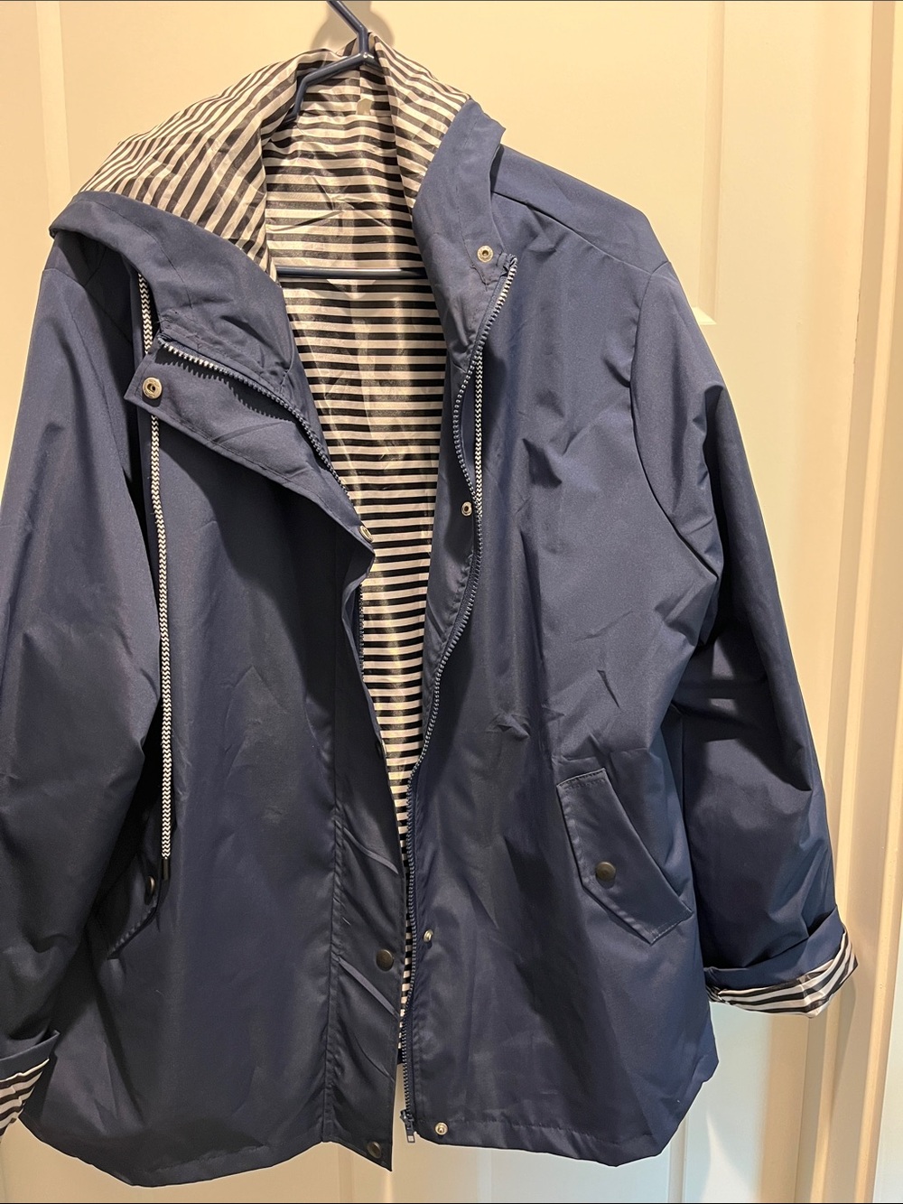 Women’s  Navy Hooded Rain Jacket - Lightweight Water-Resistant